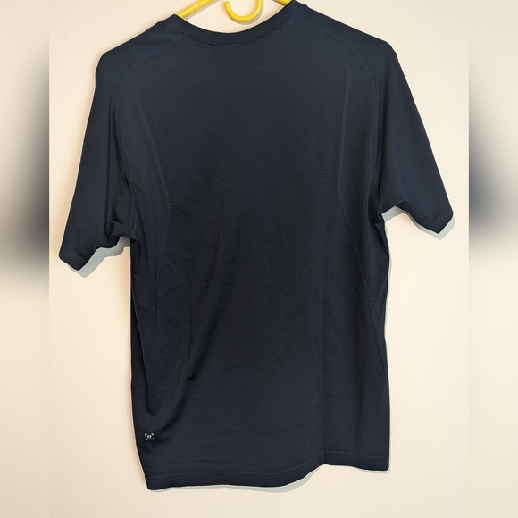 Mens Lululemon active tee - Picture 2 of 3